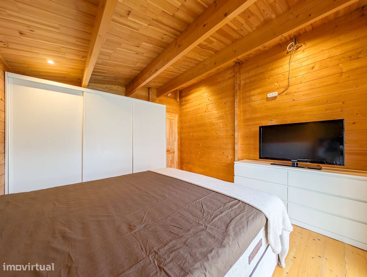 Terreno de 300 m² com moradia T4 em madeira – Charneca de Caparica-7