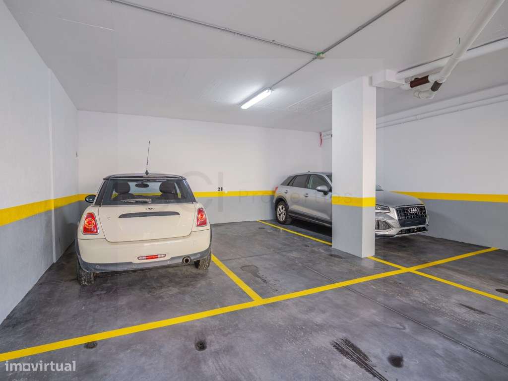 Apartamento T2 Garagem e Arrecadação Sobreda-30