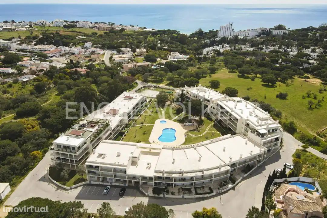 Magnífica penthouse com amplo terraço e vista mar