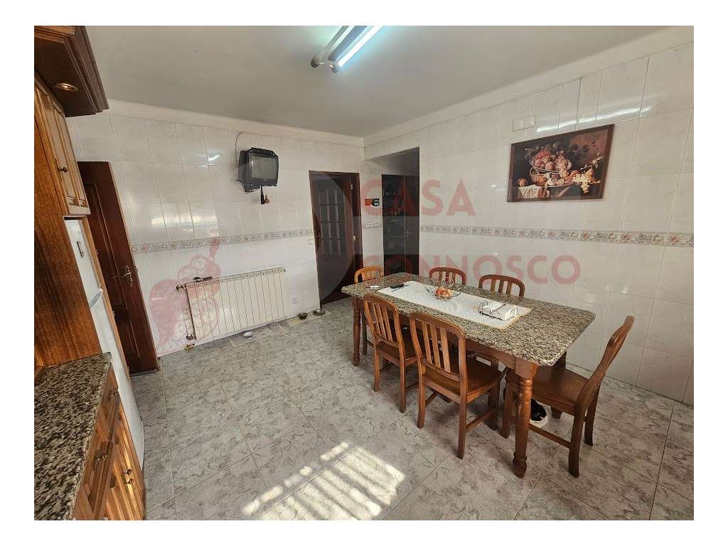 Moradia T3+T2 com garagem e jardim.-7