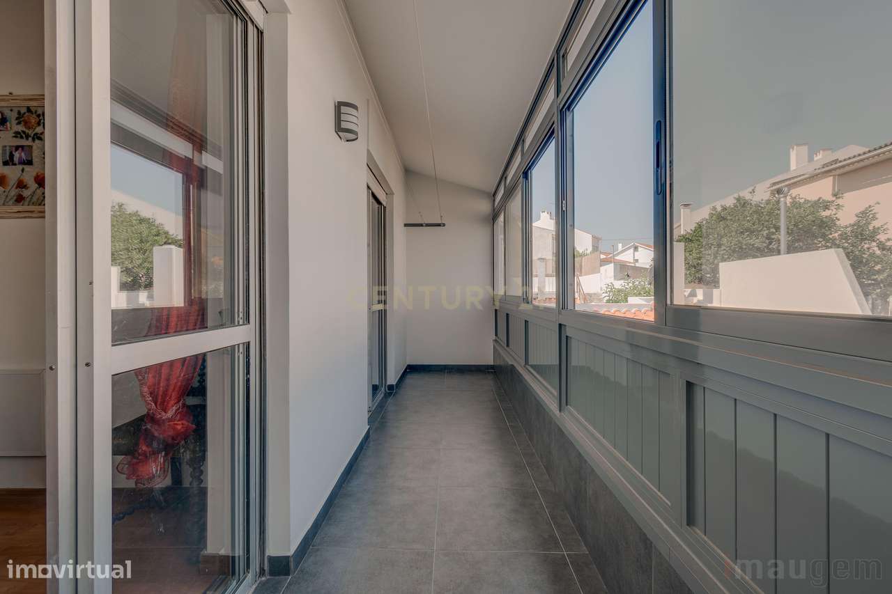 T2+2 Renovado com Sótão, Espaço Exterior e Garagem — Centro de Tires-15