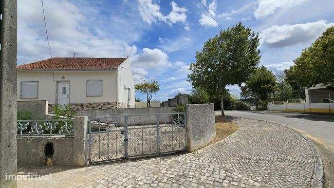 Conjunto de 2 Moradias com Terreno - Grande imagem: 2/30