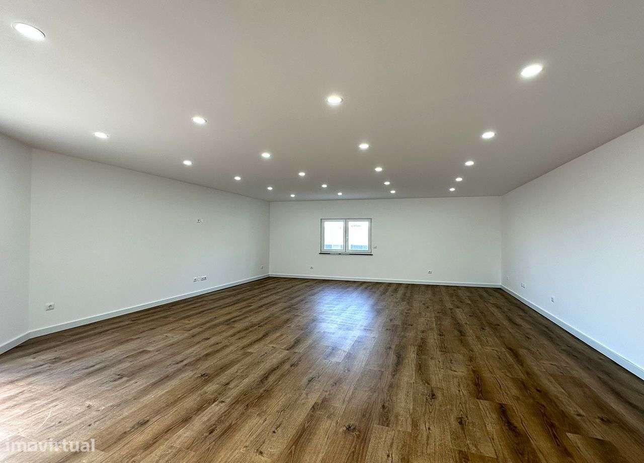 Espaçosa Moradia V4 com piscina - Coimbrã / Peniche-15