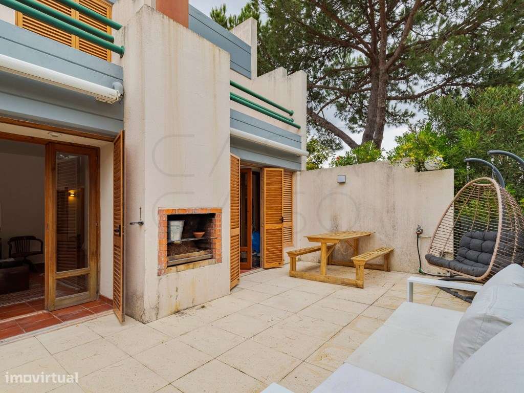 Moradia em Banda T2 com Jardim e Cave - Remodelada, com Potencial p... - Grande imagem: 2/17