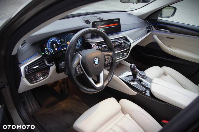 BMW Seria 5 520d Touring Luxury Line - 15