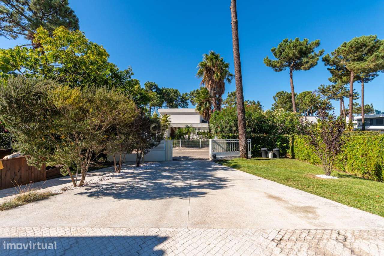 Charme Tradicional • Conforto Moderno • Energia Solar Inteligente (202-45