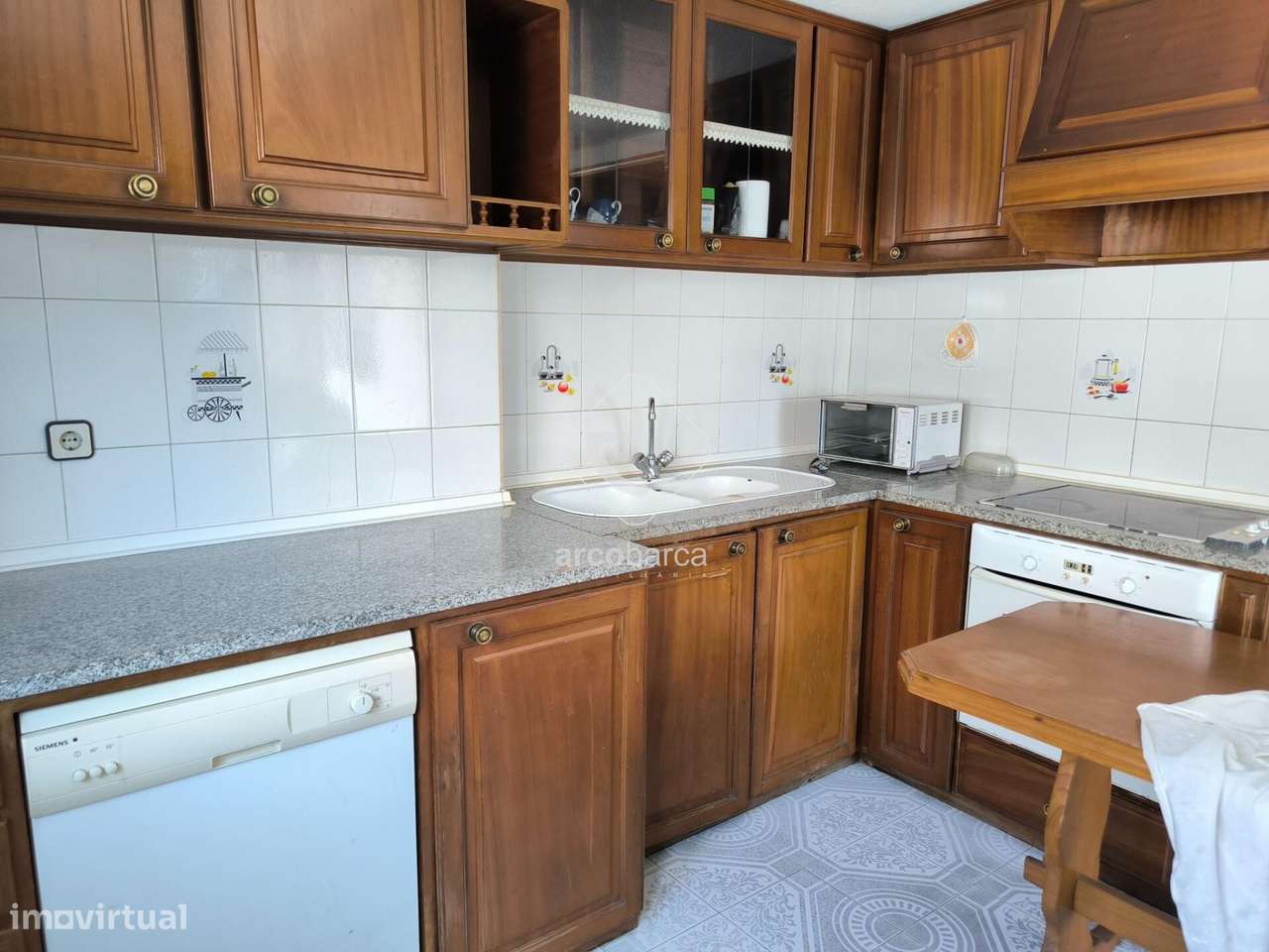 Moradia com 3 frentes e anexo T0 – Oportunidade Única - Grande imagem: 4/28