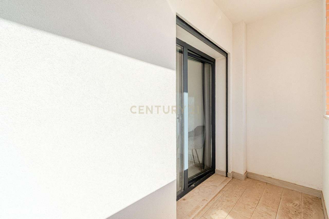 Luxuoso Apartamento de 3 Quartos novo com um Grande Terraço e Estacion-27