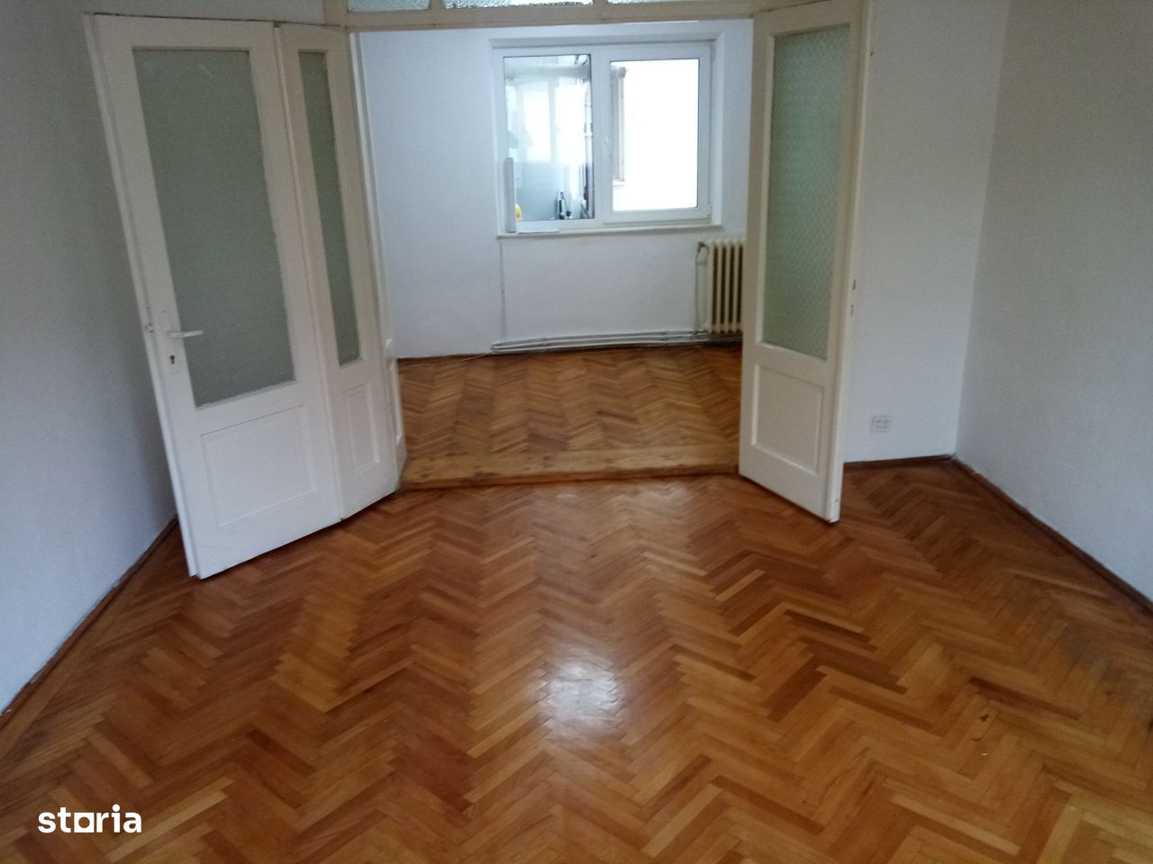 Apartament 4 camere decomandat,Simeria- zonă centrală