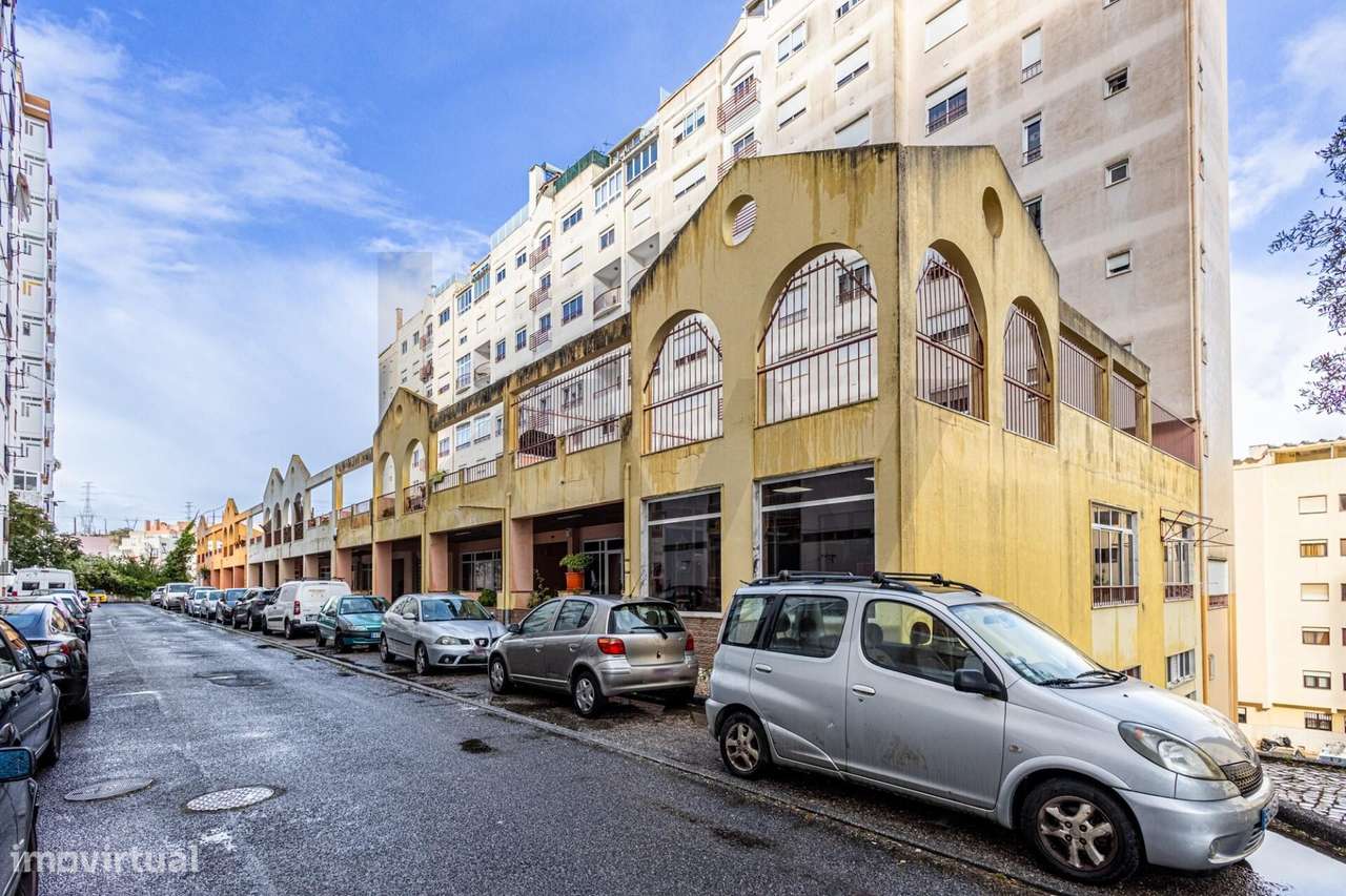 Apartamento T2 com 111 m2 em Monte Abraão-31