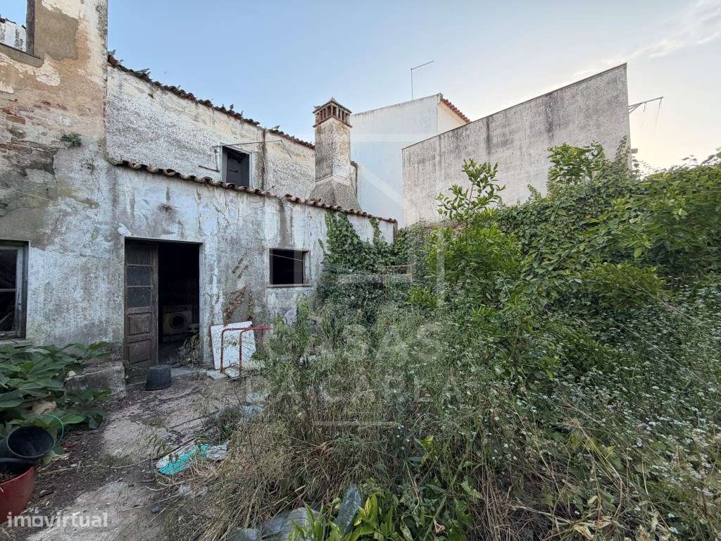 Moradia para Reabilitação Total no Centro da Vila de Cuba-6