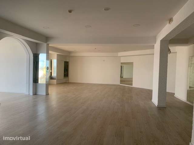 Loja na Avenida Marginal - Grande imagem: 4/16