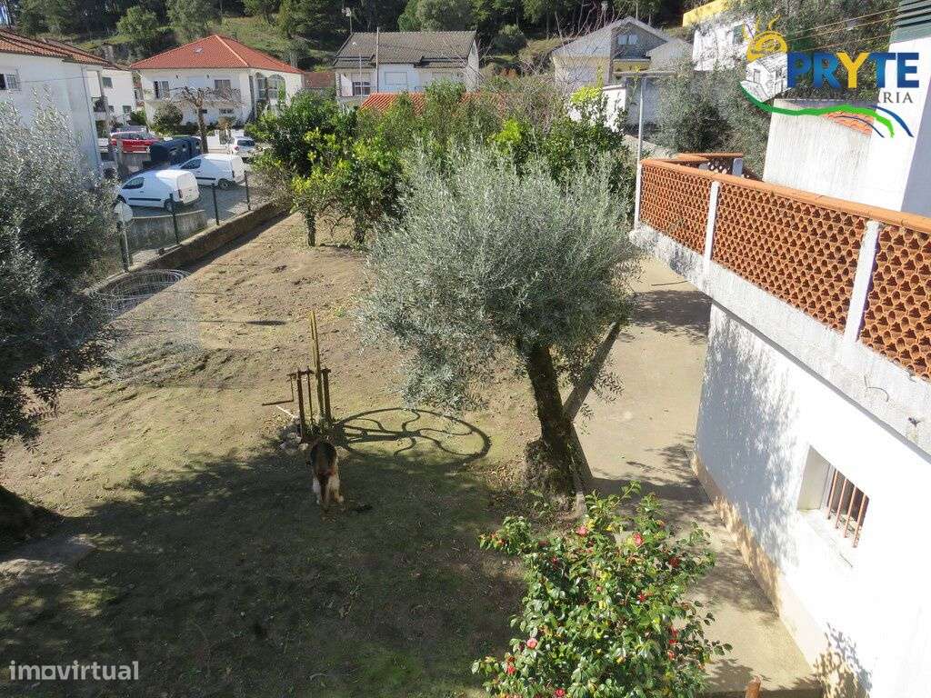 Moradia de tipologia T4 situada em Figueiró dos Vinhos-7