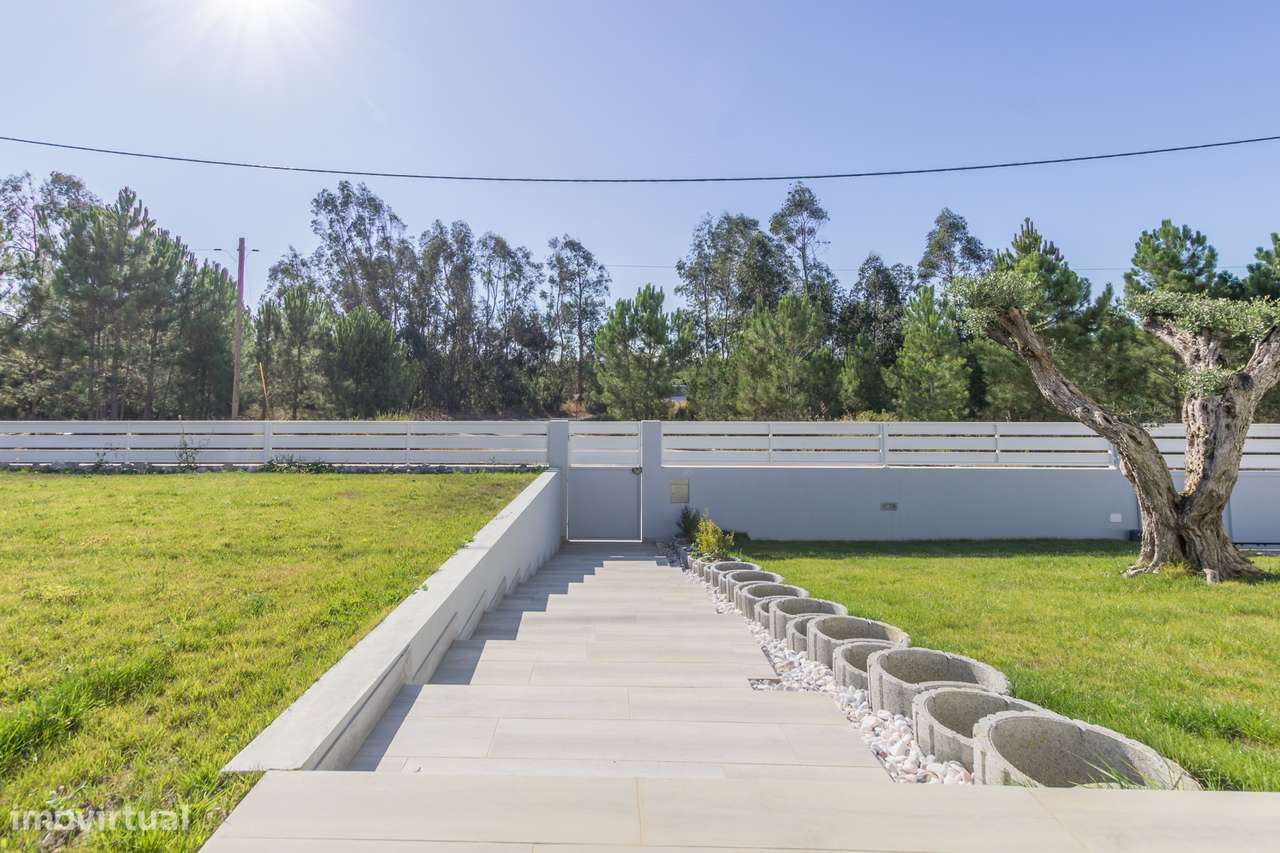 Vila Alegre / Fernão Ferro - Luxuosa moradia térrea T3 lote de 2775 m²-38