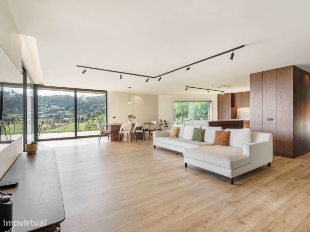 Moradia Térrea com Piscina Infinita e Vista Panorâmica sobre o Vale-33
