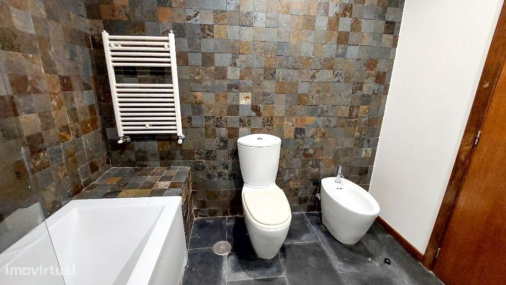 Moradia V4+1 em Banda com Piscina - Dume, Braga-26