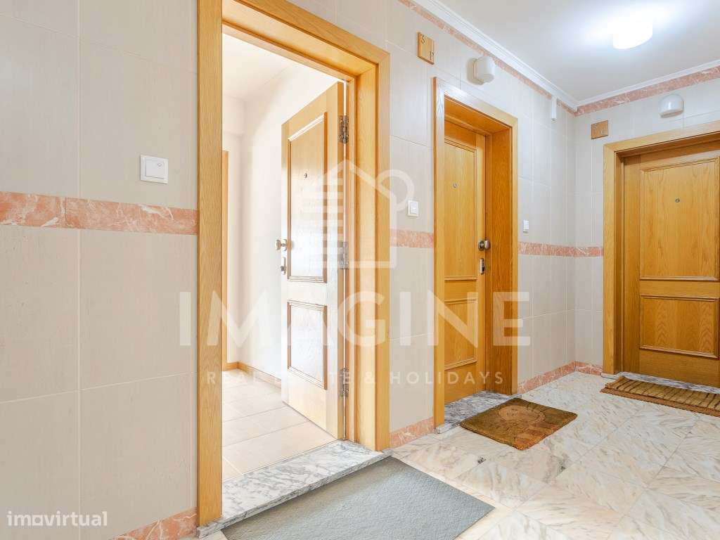 Apartamento T1 com excelentes áreas e parqueamento exterior privado...-20
