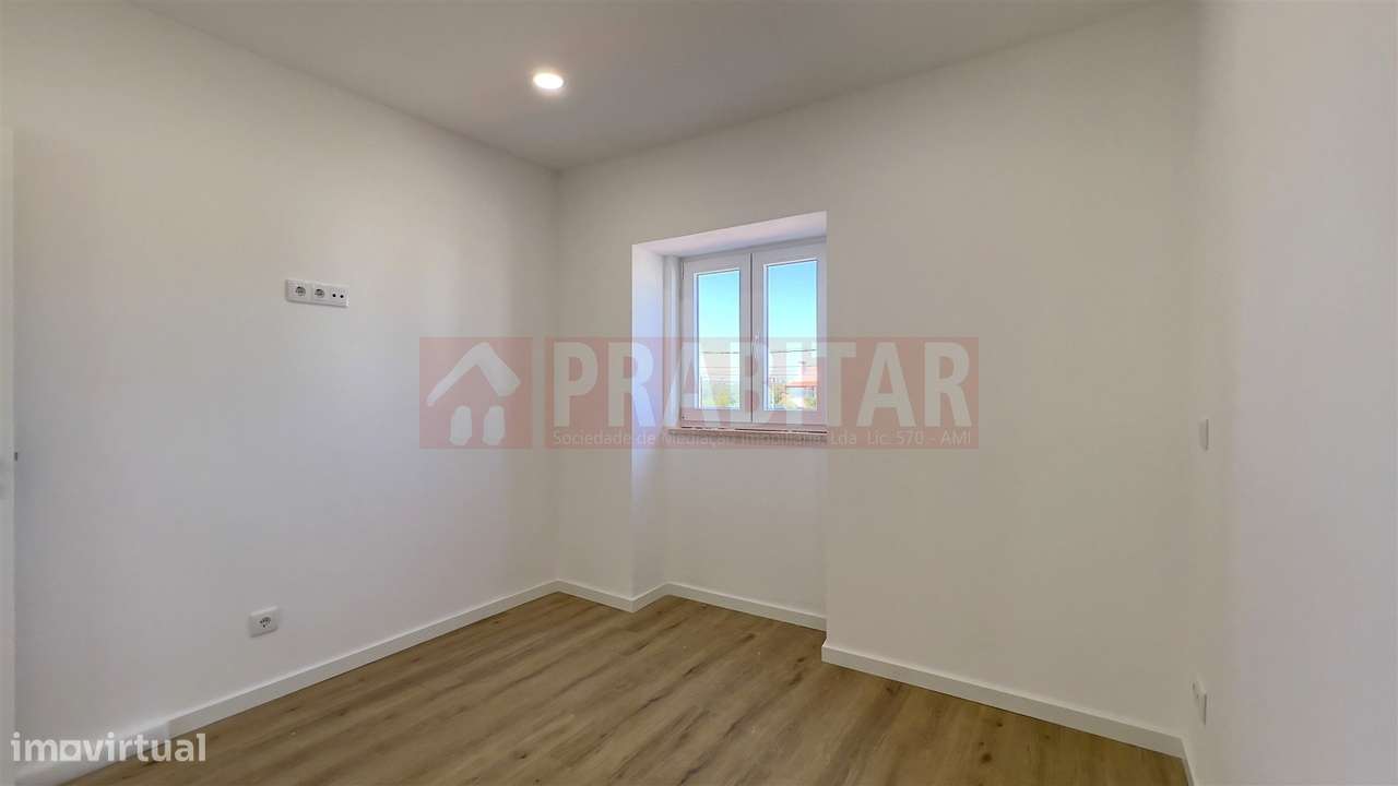 T2 RENOVADO COM LOGRADOURO EXCLUSIVO | CASAlS | COIMBRA-11