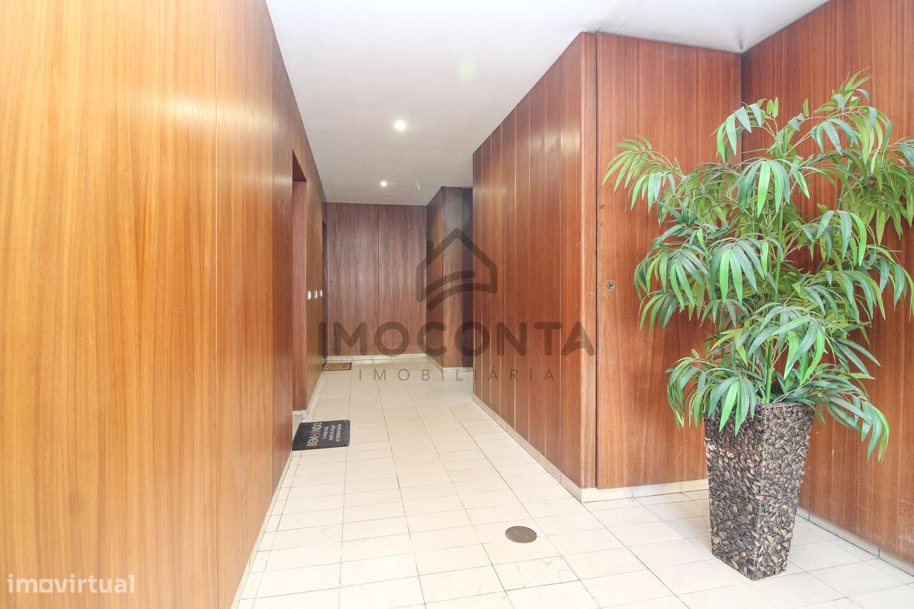 T2 Como Novo | Último Piso | Luz Natural | Vista Desafogada-16