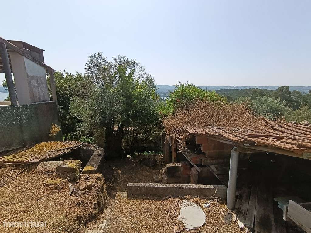 Moradia para recuperar com vista para Albufeira de Castelo de Bode - Grande imagem: 4/16