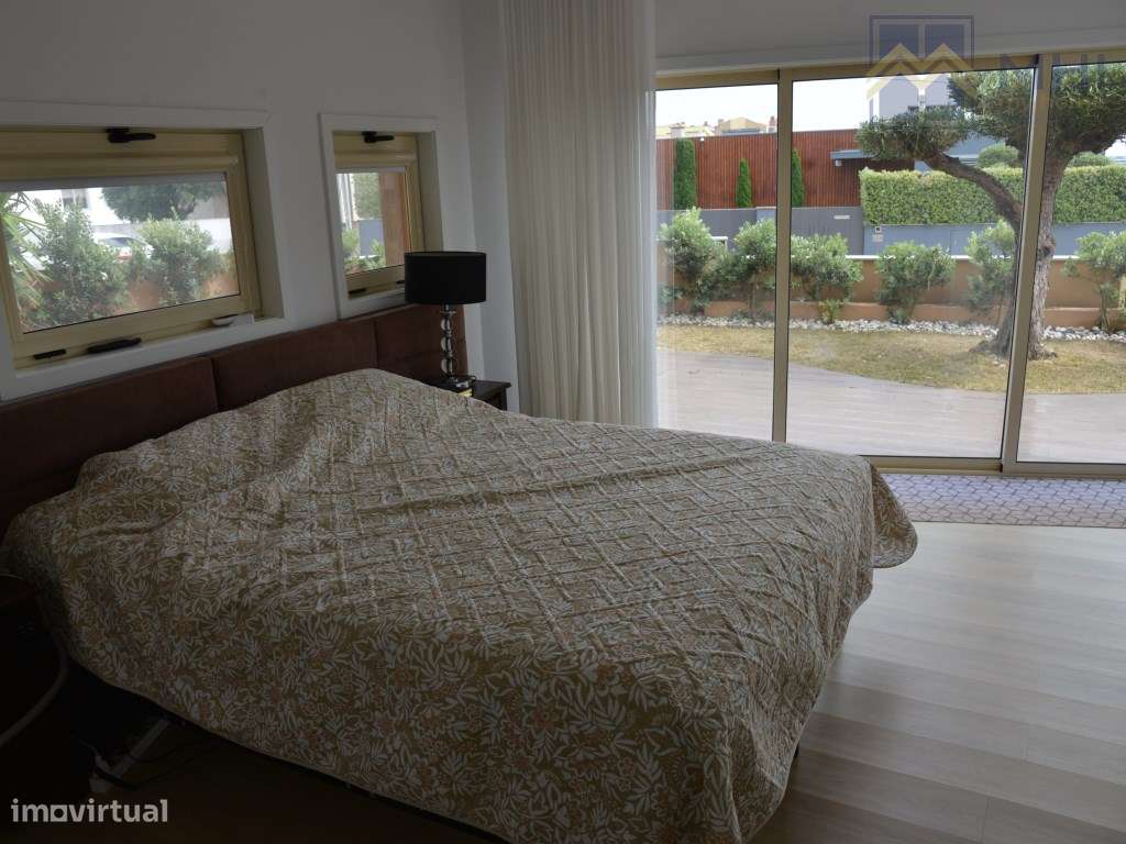 Excelente moradia Bifamiliar T3, a 100 metros da praia em Canidelo-33