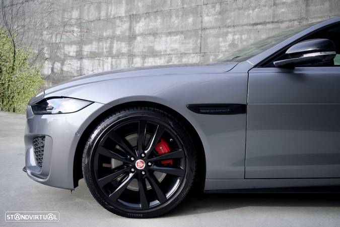 Jaguar XE 2.0 D200 R-Dynamic Black - 13