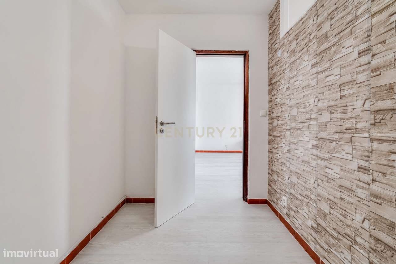 Apartamento T1 +1 em Quarteira-11