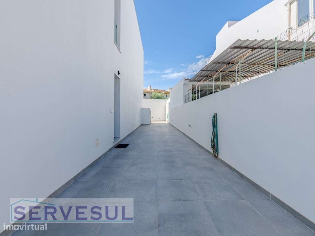 Moradia Moderna Geminada composta por 4 quartos e piscina privada, ...-55