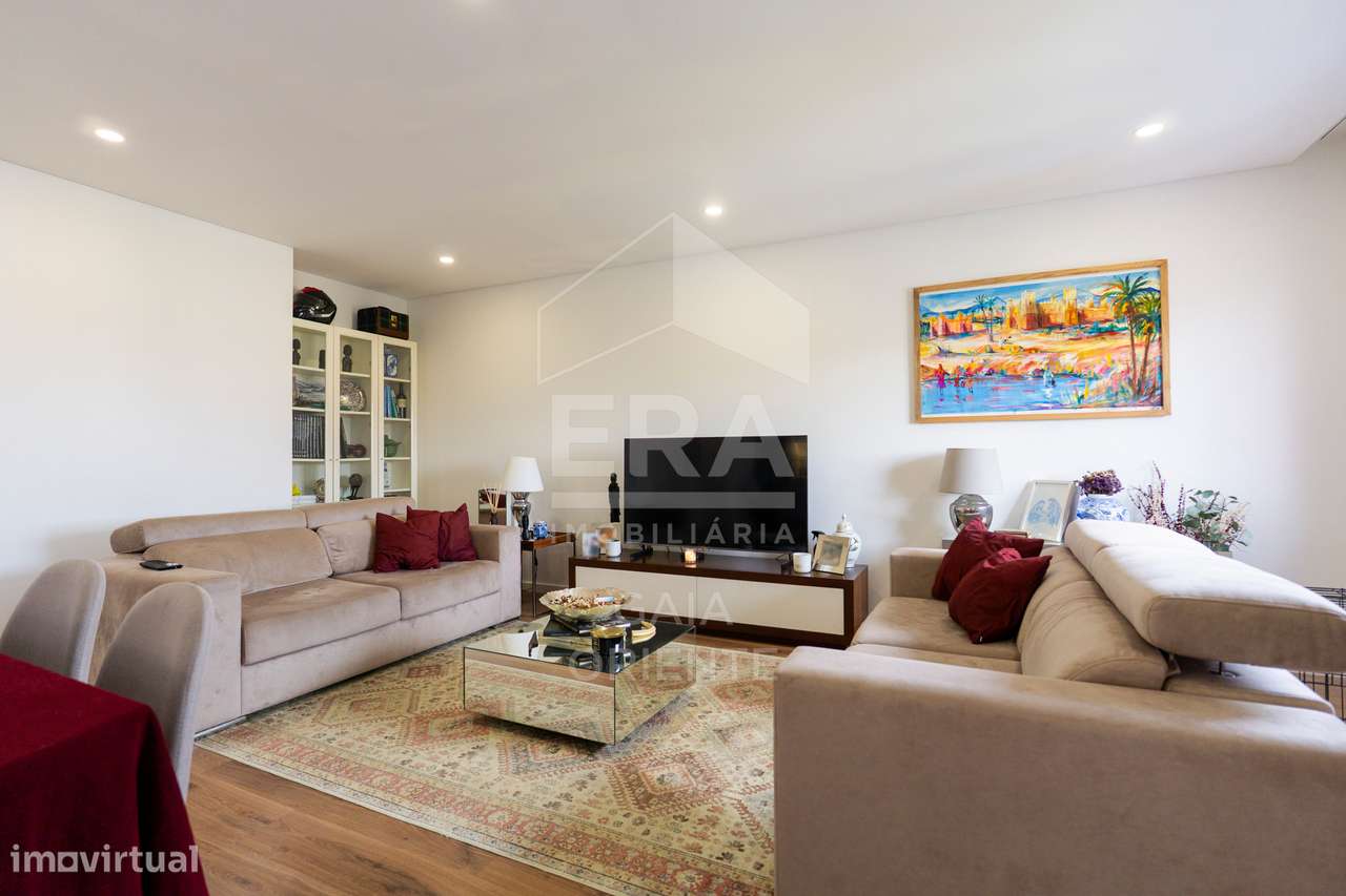 Apartamento T2 moderno com garagem em Grijó-13