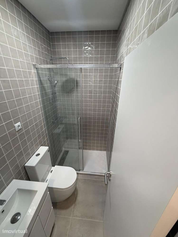 Vende-se T1 Totalmente Reabilitado com Terraço – Lisboa - Particular - Grande imagem: 5/5