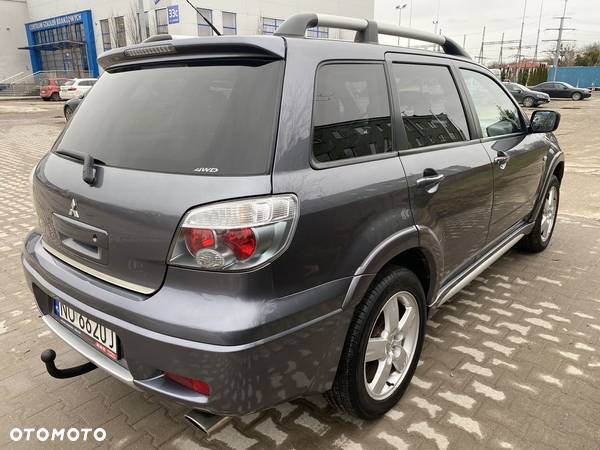 Mitsubishi Outlander - 4