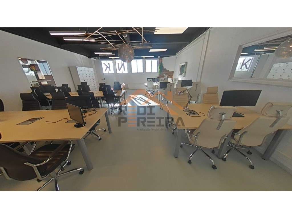 Sala de trabalho, para 32 pessoas, em Marvila. - Grande imagem: 1/26