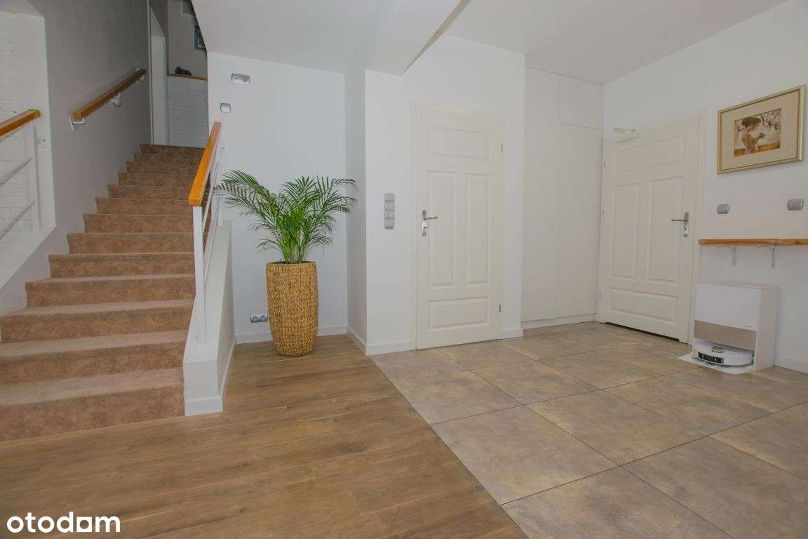 Piękny, wyposażony dom z ogrodem i garażem.-6