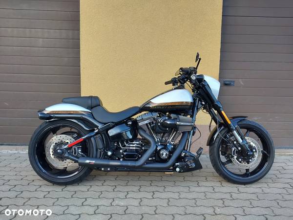 Harley-Davidson Softail Breakout - 10