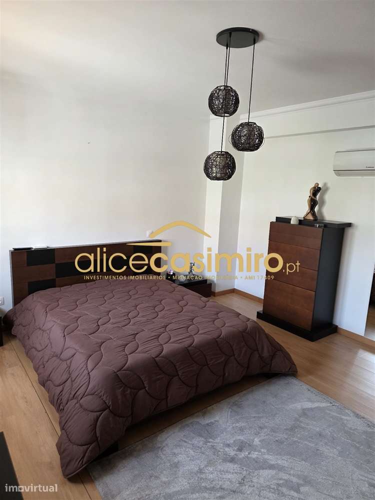 Moradia T4 - boas áreas- excelente estado!-29