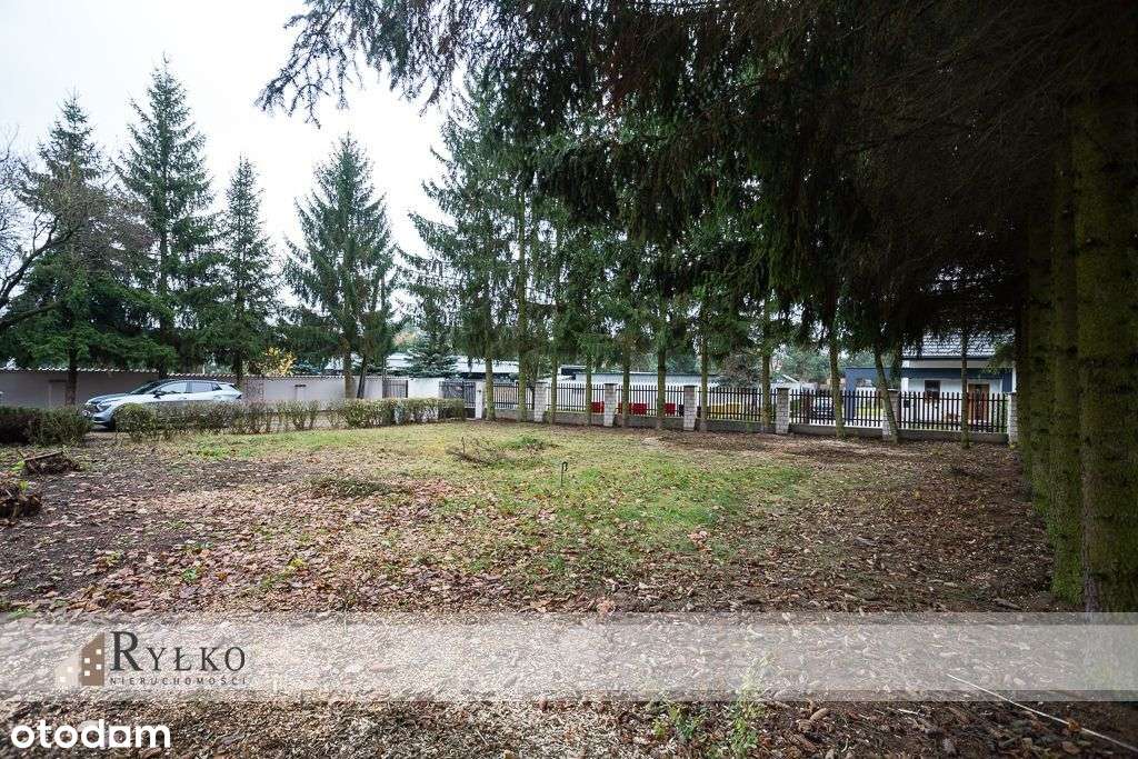 Przestrzenny dom w ciszy, z możliwą działalnością-15