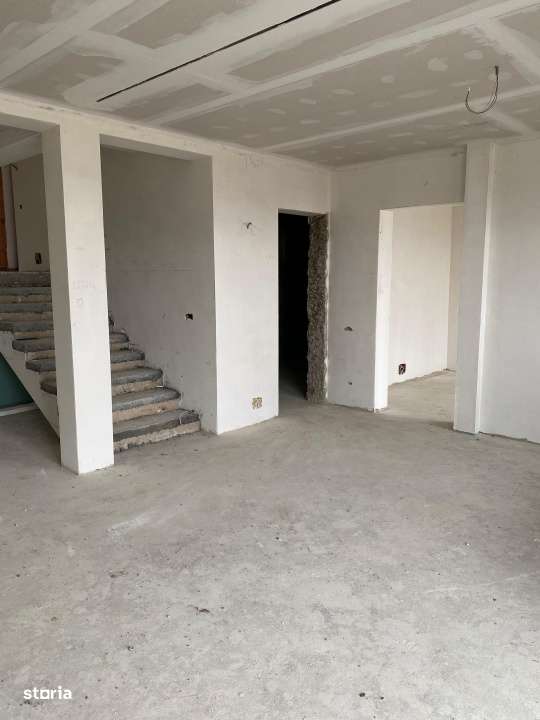 Apartament tip casa, 3 camere pe 2 nivele, gradina privata plus garaj-8