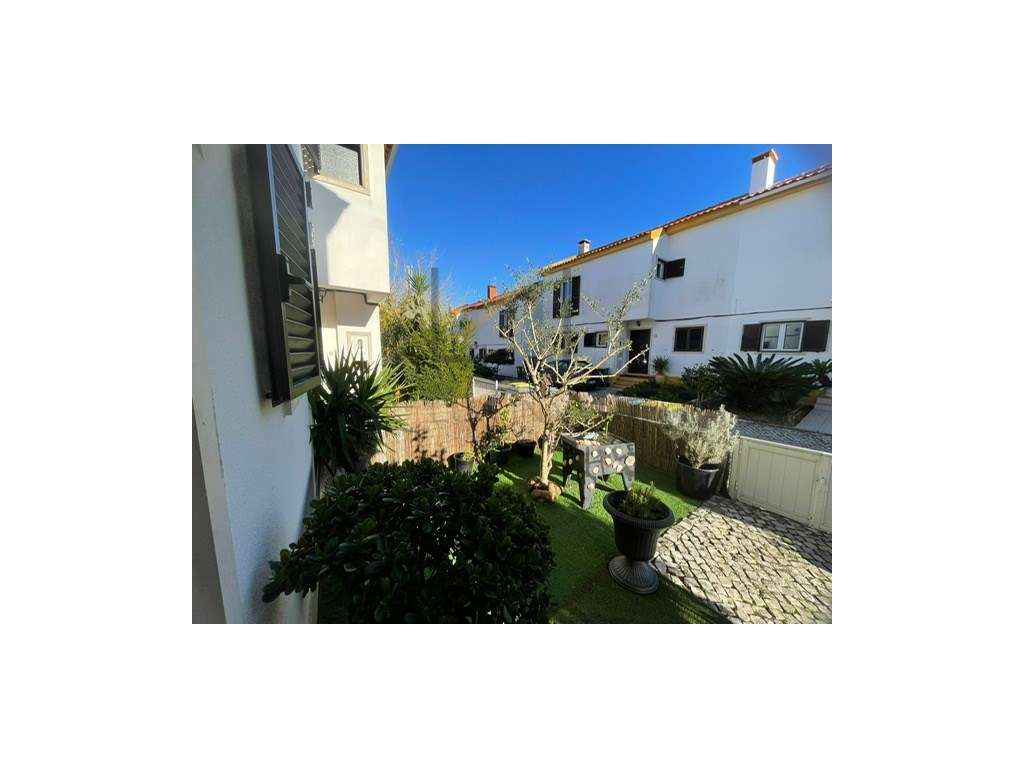 Moradia T3+1 em Vila Nogueira de Azeitão-1