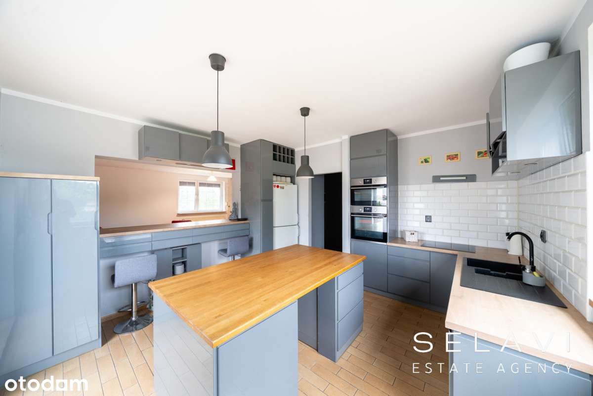 Dom podzielony na dwa mieszkania i biura-3