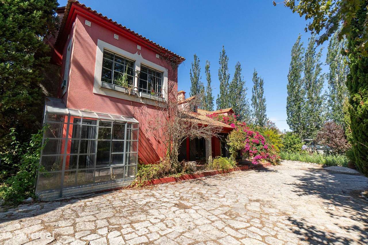 Vila de Prestígio T7+2 com 5.000 m² de Privacidade na Verdizela-44