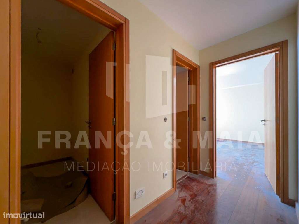 Moradia T3 Renovada com Áreas Excepcionais e Potencial até T5 em Pe...-12