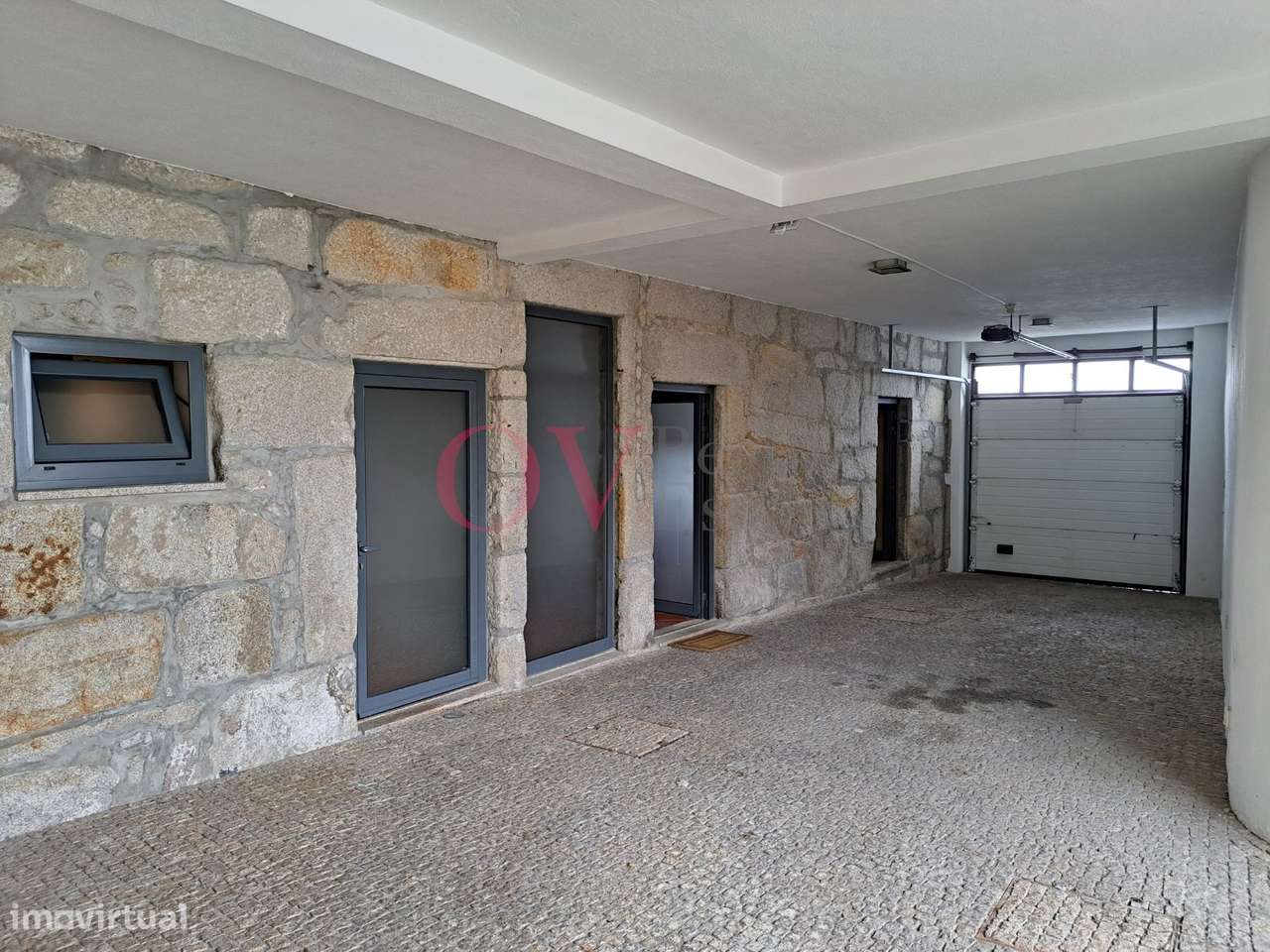 Vende-se Quintinha com moradia T4, a 2 minutos da circunvalação, junto-17