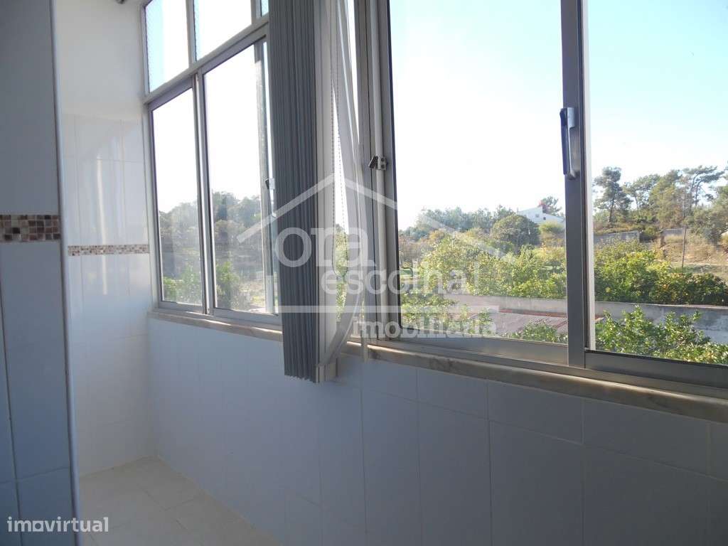 Execelente!
Apartamento de 3 Assoalhadas em Paio Pires Cozinha Tot... - Grande imagem: 3/9