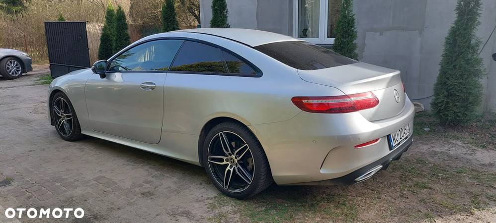 Mercedes-Benz Klasa E 220 d Coupe 9G-TRONIC - 2