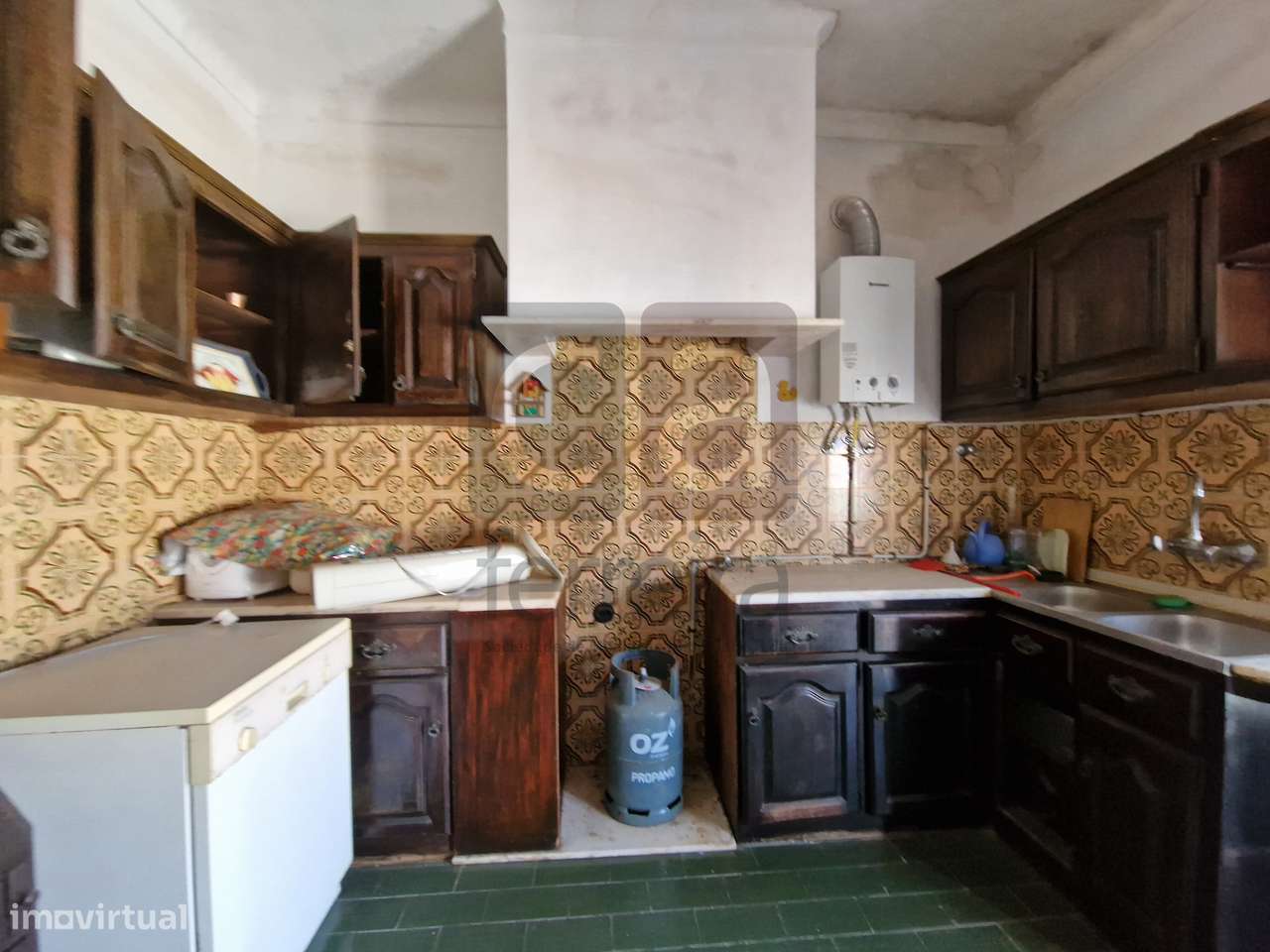 Moradia T3+1 no centro de Almeirim com garagem ampla e quintal-7