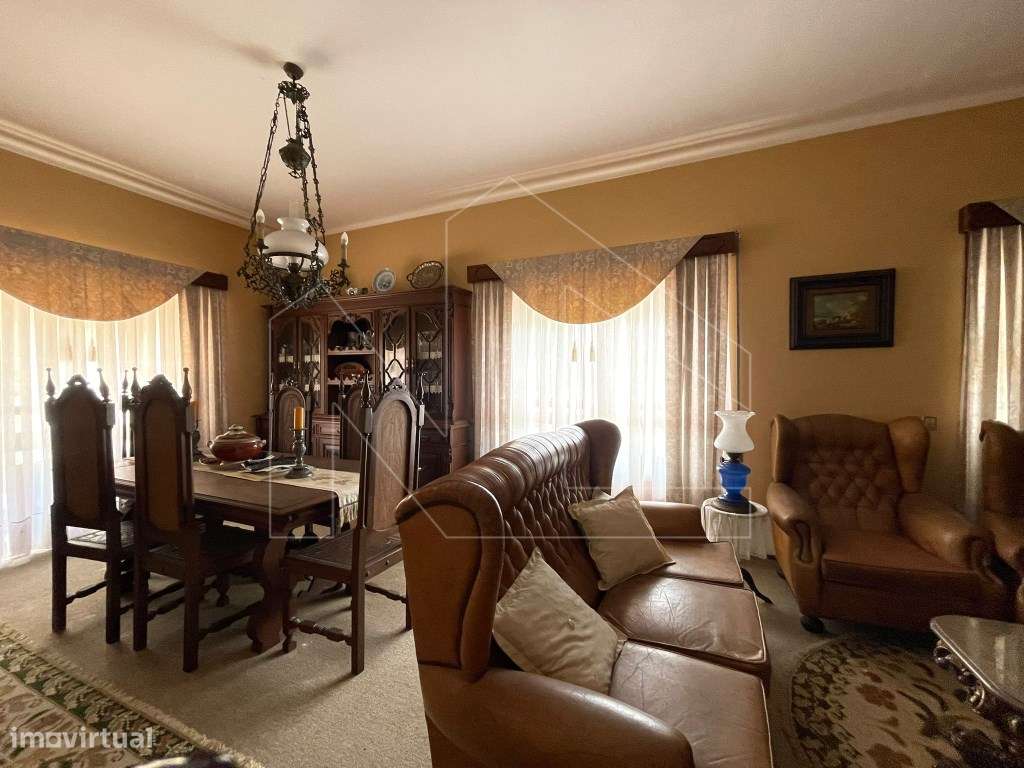 Moradia T3 com pátio e sótão amplo - Centro de Ílhavo - Grande imagem: 5/23