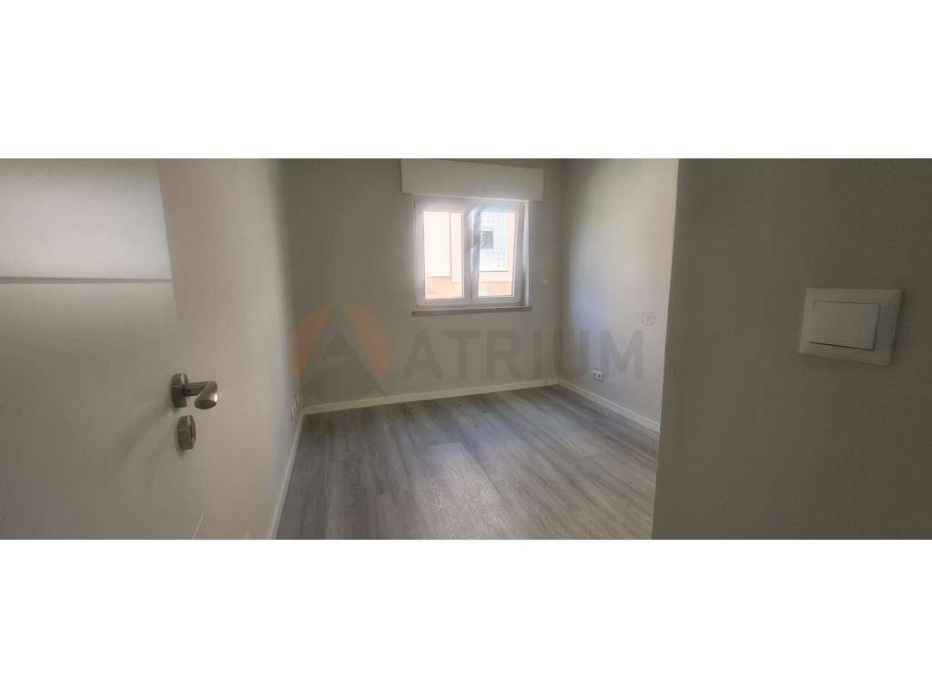 T2 Completamente remodelado em Corroios + Arrecadação.-14
