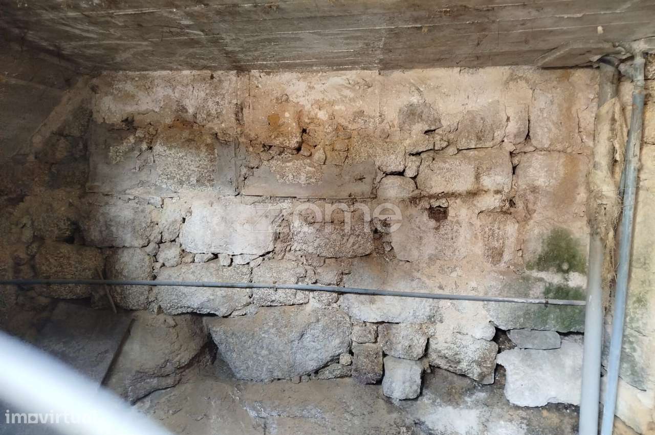 Duas Moradias em Pedra na Beira Alta – Oportunidade Única-20
