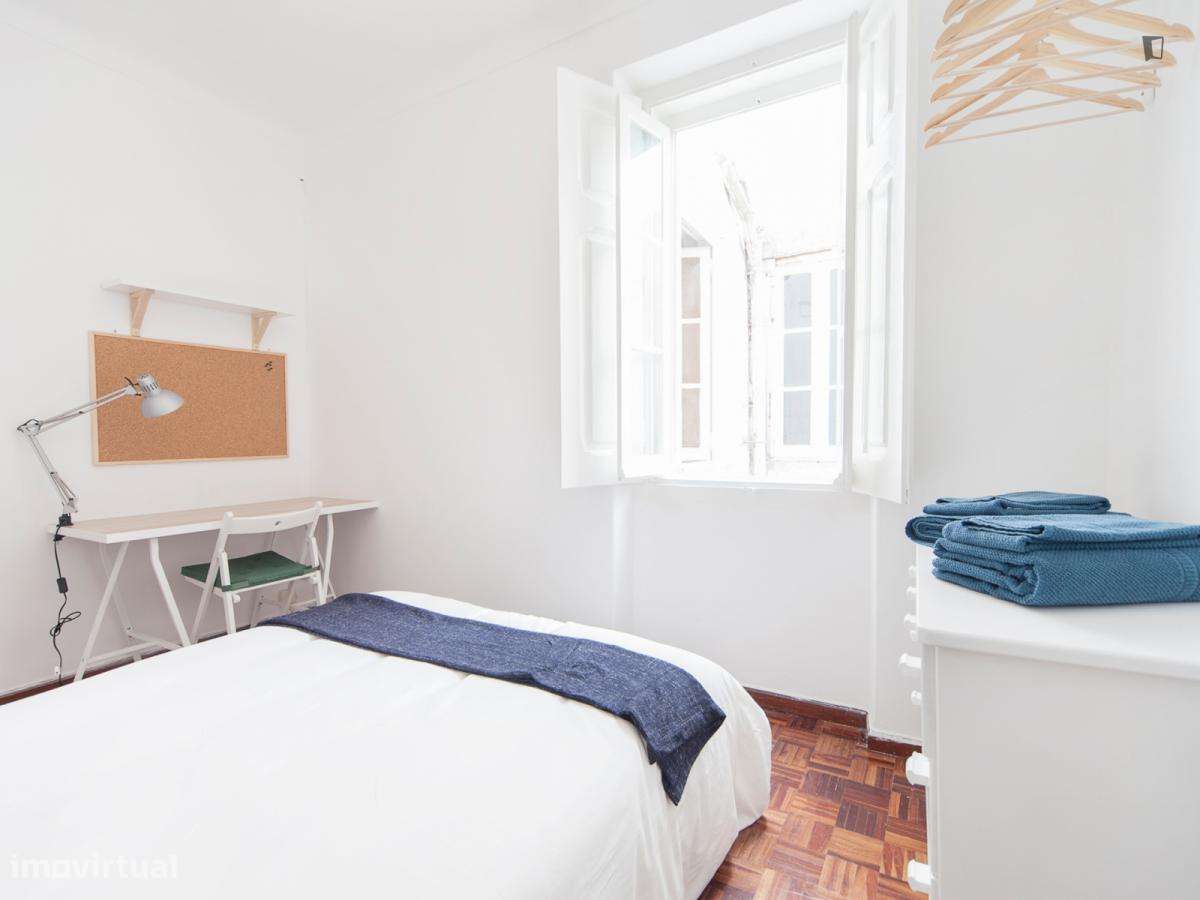 Quarto - localizado em Anjos Lisbon - Grande imagem: 2/10