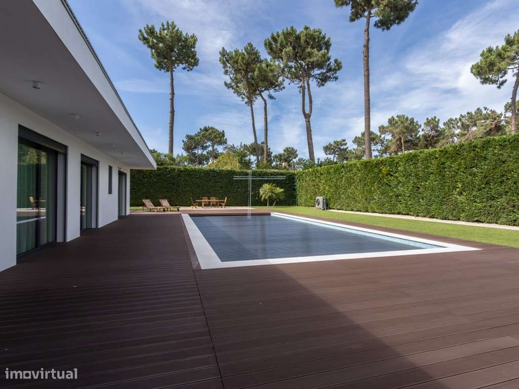 Moradia isolada T4, arquitetura contemporânea com garagem e piscina...-56
